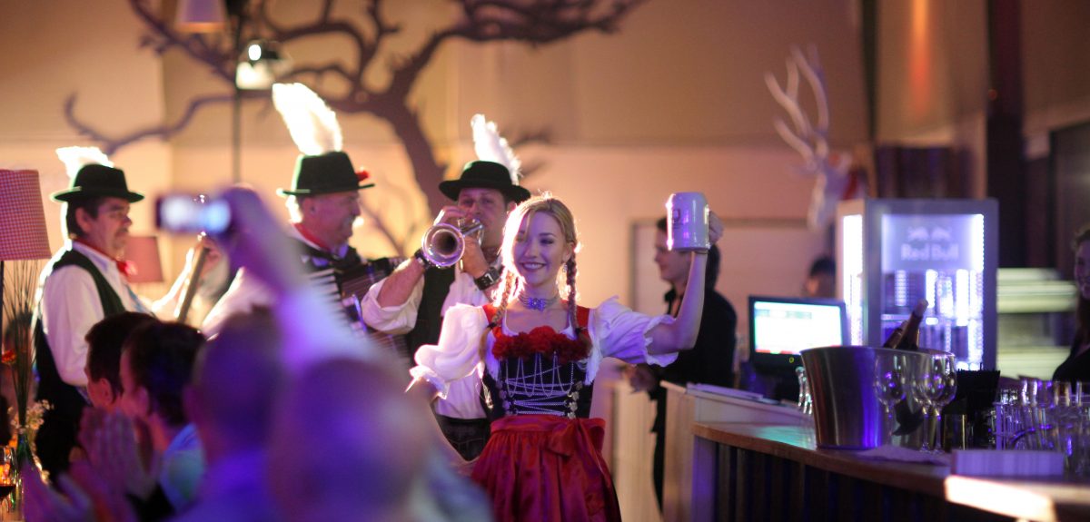 Event_Stimmung_Veranstaltung_Stadt_Erfolg_Referenz_Umsetzung_Firmenevent_Gaeste_Konzept_Kommunikation_Eventplanung_mondi-1200x575