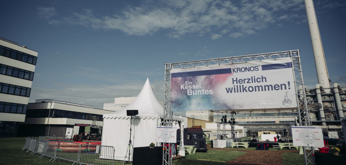 Für unseren Kunden Kronos Titan haben wir ein Jubiläumsevent für die Mitarbeiter des Unternehmens geplant und durchgeführt.